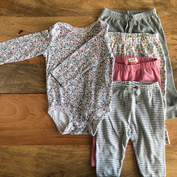 GAP Other - Girls 12-18m lot (1 bodysuit, 4 leggings), EUC